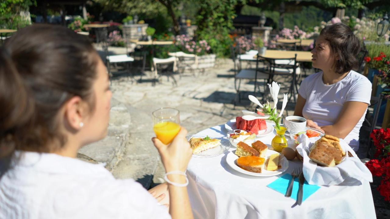 En Chora Vezitsa Hotel Vitsa Buitenkant foto